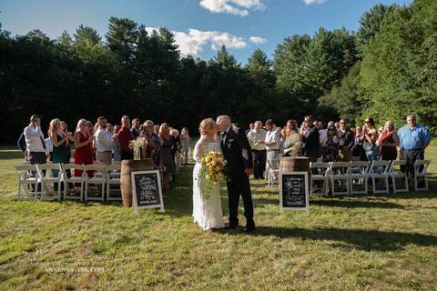 wedding photo
first look photography
best wedding photographer in CT
wedding dresses
wedding venues in CT
Vanessa Trettel Photography'