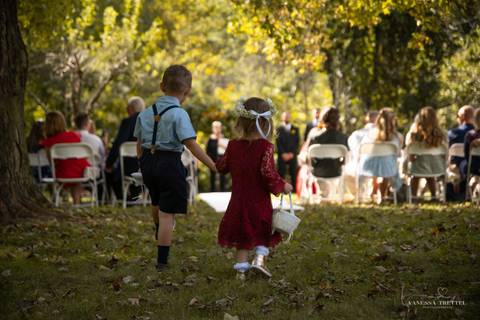 wedding photo
first look photography
best wedding photographer in CT
wedding dresses
wedding venues in CT
Vanessa Trettel Photography'