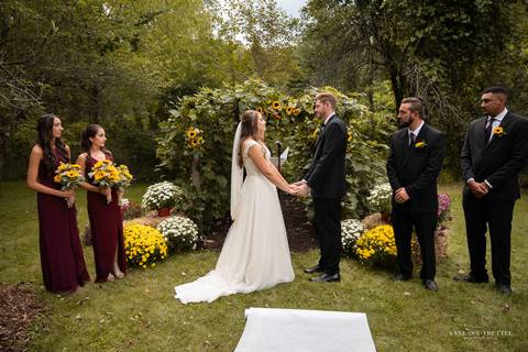 wedding photo
first look photography
best wedding photographer in CT
wedding dresses
wedding venues in CT
Vanessa Trettel Photography'