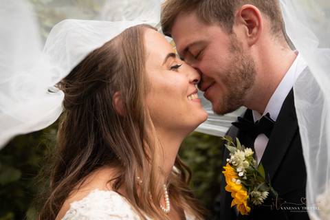 wedding photo
first look photography
best wedding photographer in CT
wedding dresses
wedding venues in CT
Vanessa Trettel Photography'