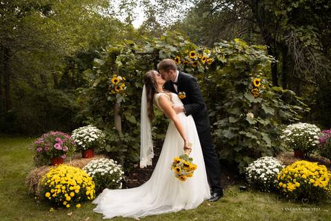 wedding photo
first look photography
best wedding photographer in CT
wedding dresses
wedding venues in CT
Vanessa Trettel Photography'