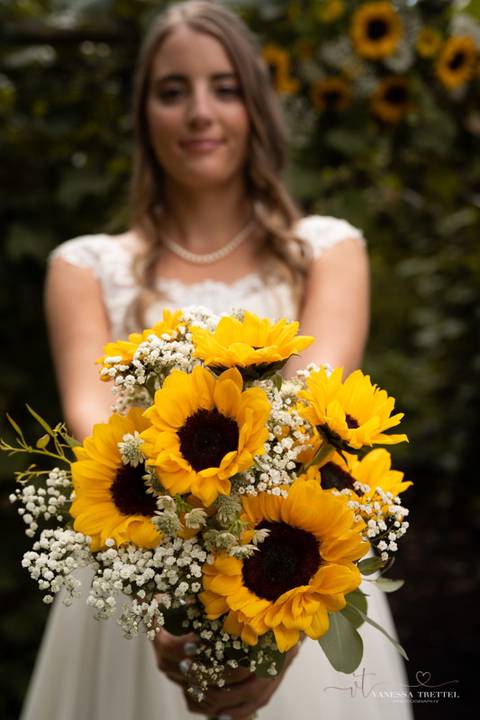 wedding photo
first look photography
best wedding photographer in CT
wedding dresses
wedding venues in CT
Vanessa Trettel Photography'