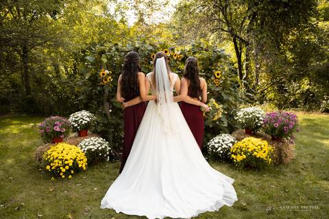 wedding photo
first look photography
best wedding photographer in CT
wedding dresses
wedding venues in CT
Vanessa Trettel Photography'