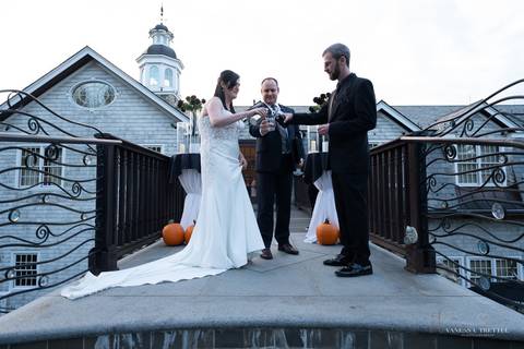 wedding photo
Halloween wedding
best wedding photographer in CT
wedding dresses
wedding venues in CT
Vanessa Trettel Photography
Vyne Middlebury - CT'