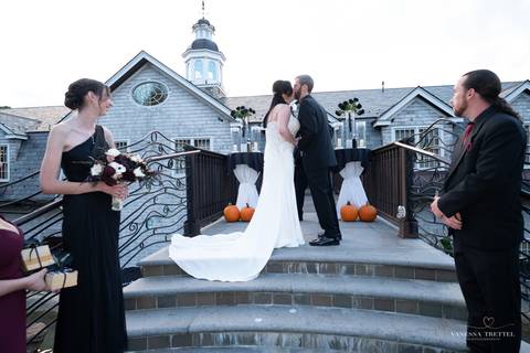 wedding photo
Halloween wedding
best wedding photographer in CT
wedding dresses
wedding venues in CT
Vanessa Trettel Photography
Vyne Middlebury - CT'