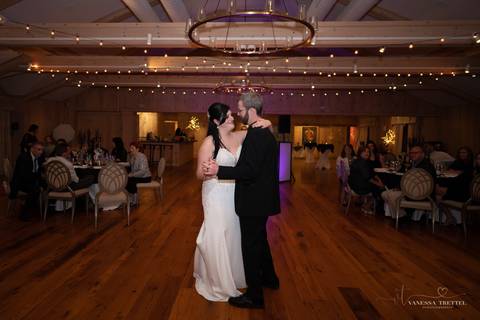 wedding photo
Halloween wedding
best wedding photographer in CT
wedding dresses
wedding venues in CT
Vanessa Trettel Photography
Vyne Middlebury - CT'