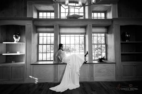 Photo bride get ready 
Wedding photographer in CT
Wedding photographer in NYC
bride before wedding
Vanessa Trettel Photography'
