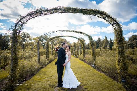 wedding photo
first look photography
best wedding photographer in CT
wedding dresses
wedding venues in CT
Pond House Cafe Hartford
Elizabeth Park wedding
Vanessa Trettel Photography'