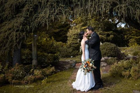 wedding photo
first look photography
best wedding photographer in CT
wedding dresses
wedding venues in CT
Pond House Cafe Hartford
Elizabeth Park wedding
Vanessa Trettel Photography'