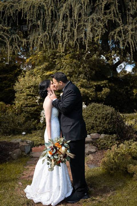 wedding photo
first look photography
best wedding photographer in CT
wedding dresses
wedding venues in CT
Pond House Cafe Hartford
Elizabeth Park wedding
Vanessa Trettel Photography'