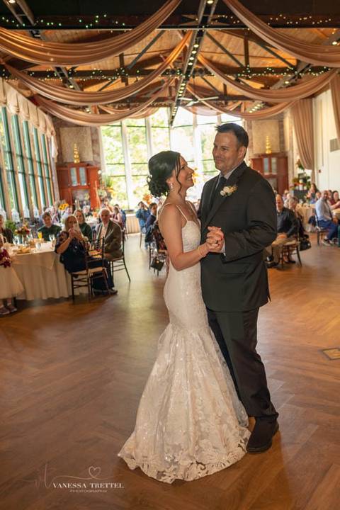 wedding photo
first look photography
best wedding photographer in CT
wedding dresses
wedding venues in CT
Pond House Cafe Hartford
Elizabeth Park wedding
Vanessa Trettel Photography'