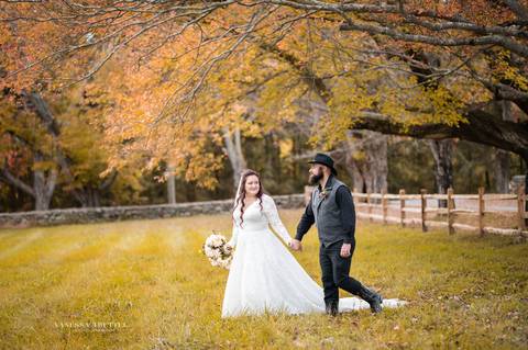 wedding photo
first look photography
Tyrone Farm CT
best wedding photographer in CT
wedding dresses
Barn wedding venues in CT
Country wedding
wedding in the fall
Vanessa Trettel Photography'