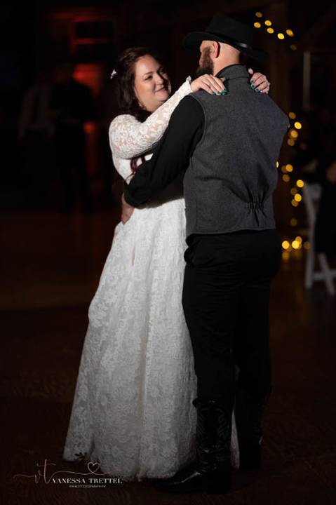 wedding photo
first look photography
Tyrone Farm CT
best wedding photographer in CT
wedding dresses
Barn wedding venues in CT
Country wedding
wedding in the fall
Vanessa Trettel Photography'