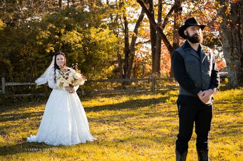 wedding photo
first look photography
Tyrone Farm CT
best wedding photographer in CT
wedding dresses
Barn wedding venues in CT
Country wedding
wedding in the fall
Vanessa Trettel Photography'