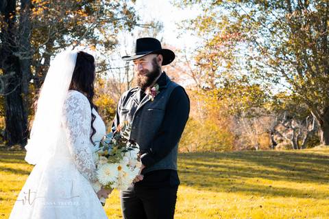 wedding photo
first look photography
Tyrone Farm CT
best wedding photographer in CT
wedding dresses
Barn wedding venues in CT
Country wedding
wedding in the fall
Vanessa Trettel Photography'