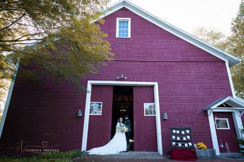wedding photo
first look photography
Tyrone Farm CT
best wedding photographer in CT
wedding dresses
Barn wedding venues in CT
Country wedding
wedding in the fall
Vanessa Trettel Photography'