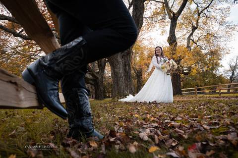 wedding photo
first look photography
Tyrone Farm CT
best wedding photographer in CT
wedding dresses
Barn wedding venues in CT
Country wedding
wedding in the fall
Vanessa Trettel Photography'