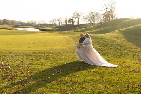 Wedding photographer
fat couple
Great River Golf Club
Milford golf CT
Vanessa Trettel Photography
'
