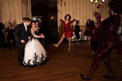 wedding photo
first look photography
best wedding photographer in CT
wedding dresses
wedding venues in CT
Vanessa Trettel Photography
wedding in A Villa Luisa Bolton CT
black wedding dress'