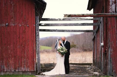 wedding photo
first look photography
best wedding photographer in CT
wedding dresses
wedding venues in CT
Vanessa Trettel Photography
White Silo Farm & Winery
red Barn wedding photo'