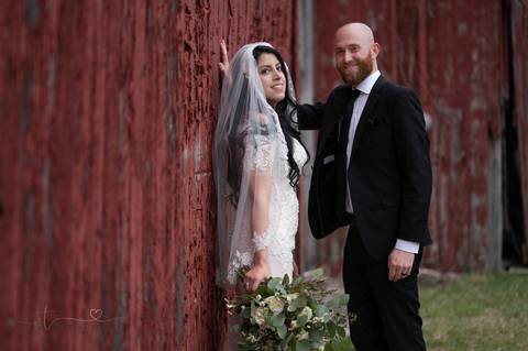 wedding photo
first look photography
best wedding photographer in CT
wedding dresses
wedding venues in CT
Vanessa Trettel Photography
White Silo Farm & Winery
red Barn wedding photo'