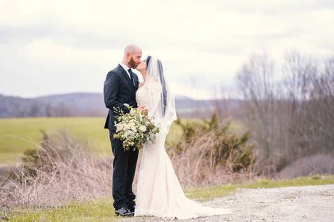 wedding photo
first look photography
best wedding photographer in CT
wedding dresses
wedding venues in CT
Vanessa Trettel Photography
White Silo Farm & Winery
red Barn wedding photo'