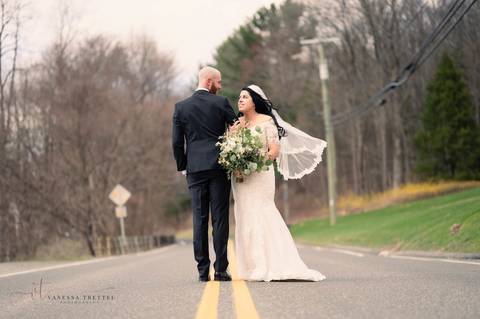 wedding photo
first look photography
best wedding photographer in CT
wedding dresses
wedding venues in CT
Vanessa Trettel Photography
White Silo Farm & Winery
red Barn wedding photo'