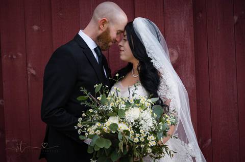 wedding photo
first look photography
best wedding photographer in CT
wedding dresses
wedding venues in CT
Vanessa Trettel Photography
White Silo Farm & Winery'