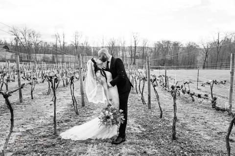 wedding photo
first look photography
best wedding photographer in CT
wedding dresses
wedding venues in CT
Vanessa Trettel Photography
White Silo Farm & Winery'