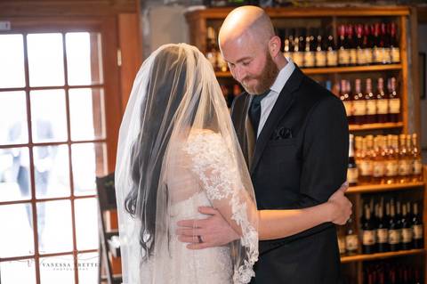 wedding photo
first look photography
best wedding photographer in CT
wedding dresses
wedding venues in CT
Vanessa Trettel Photography
White Silo Farm & Winery'
