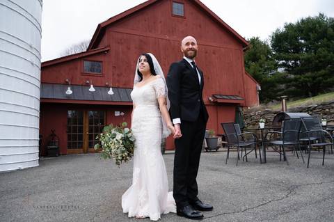 wedding photo
first look photography
best wedding photographer in CT
wedding dresses
wedding venues in CT
Vanessa Trettel Photography
White Silo Farm & Winery
red Barn wedding photo'