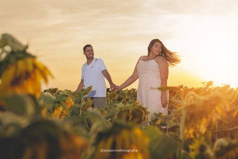 O sol acabou se escondendo atrás de uma nuvem bem depois deste click. Estávamos ansiosos para o pôr do sol, e não veio. Mas tudo bem; O casal brilhou.'