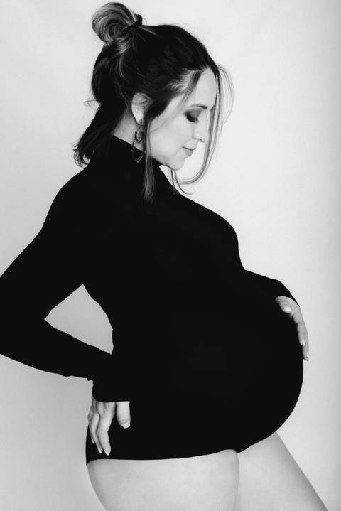 ensaio gestante em estudio rio de janeiro preto e branco'