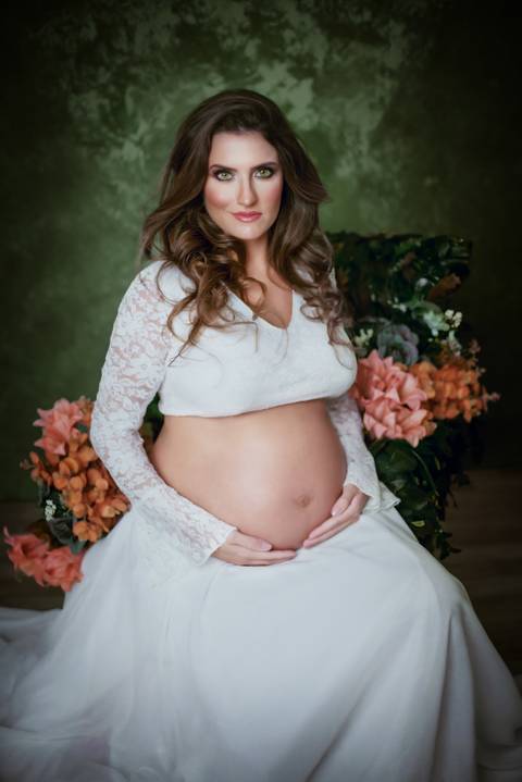 ensaio gestante estudio com flores'