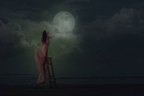 fotografia fine art tocando a lua'