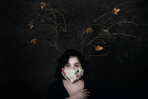 ensaio fotografico de bruxa em estudio'