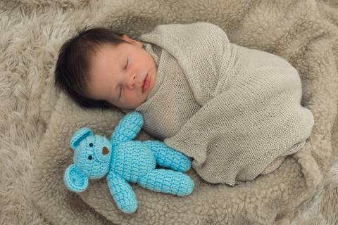 nenem dormindo em ensaio de newborn pelo fotografo de casamento em rolim de moura edielton kester'