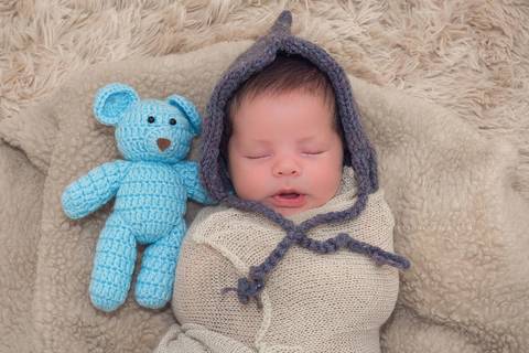 nenem dormindo em ensaio de newborn pelo fotografo de casamento em rolim de moura edielton kester'