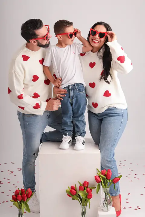 estúdio rossinis fotografia de família  em Suzano - SP, Fotos de família com toques de vermelho'