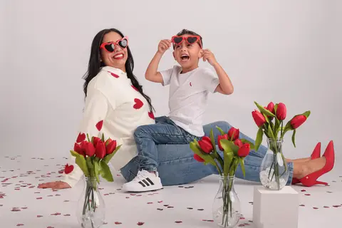 Fotografo em Suzano -SP Estúdio Rossinis especializado em Fotografia de Família, Fotografia com roupas de corações'