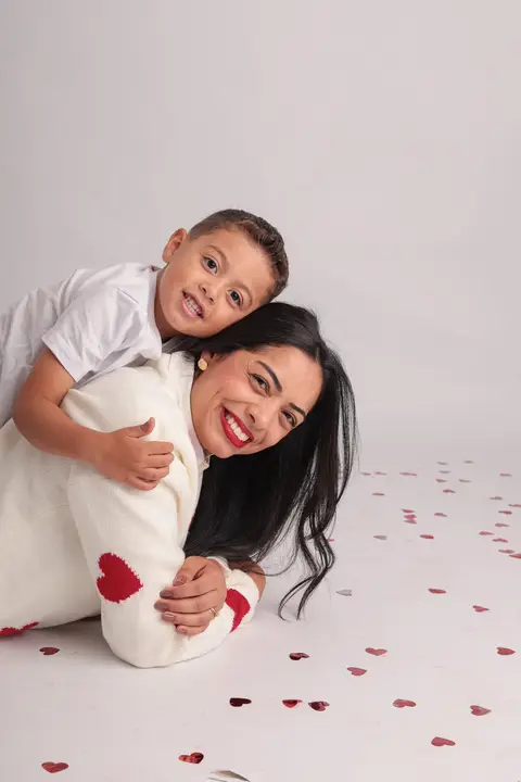 Fotografo em Suzano -SP Estúdio Rossinis especializado em Fotografia de Família, Fotografia com cenários clean e brancos'