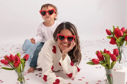 Fotografo em Suzano -SP Estúdio Rossinis especializado em Fotografia de Família, Fotografia com suéteres de coração'