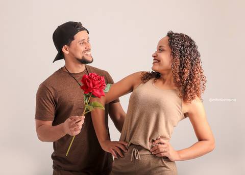 Estúdio Rossinis - Fotografia em Suzano - SP ensaio de casal, Ensaio Família com flores'