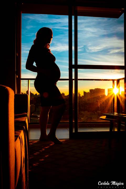 ensaio gestante contra luz '