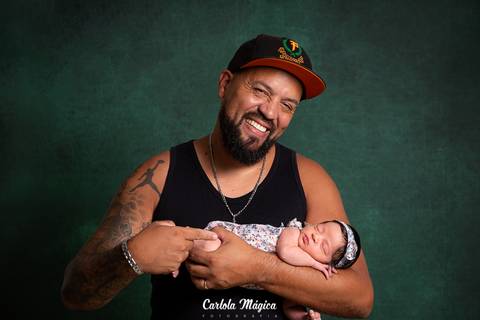 Newborn campo largo curitiba recém nascido bebês prematuros bebês dormindo fotografia de bebê foto pai e bebê'