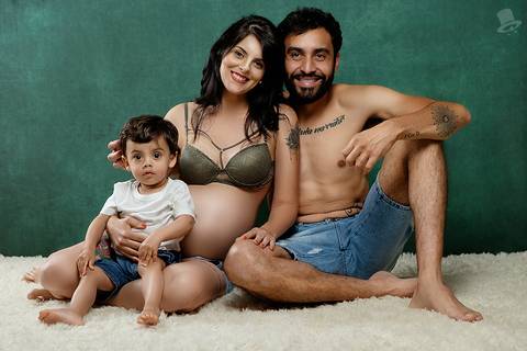 ensaio-fotográfico-sessão-fotografia-gestante-grávida-recém-nascido-newborn-família-nú-de-gestante-estúdio-externo-Curitiba-Florianópolis-Camburiú-Campo-Largo-infantil'