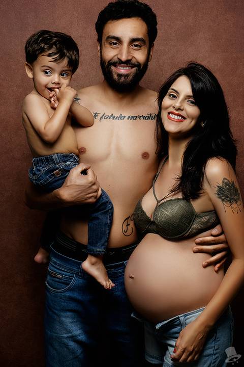 ensaio-fotográfico-sessão-fotografia-gestante-grávida-recém-nascido-newborn-família-nú-de-gestante-estúdio-externo-Curitiba-Florianópolis-Camburiú-Campo-Largo-infantil'