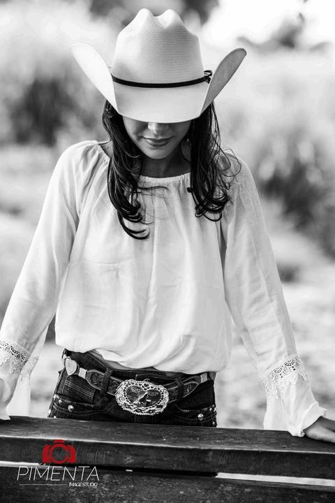 Ensaio 15 anos ao estilo country  realizado na fazenda com a querida Patricia Tironi fotografia Anderson Machado Pimenta Image Studio em Paranaita MT, Alta Floresta MT a festa vai ser linda com fotografias criativas de aniversário.'