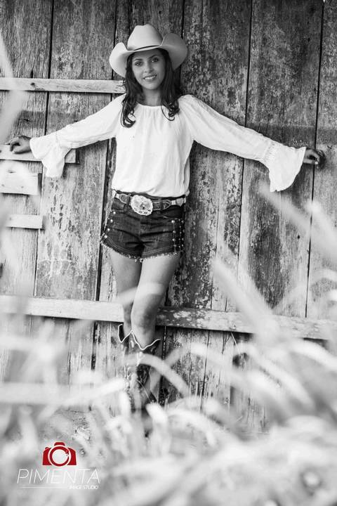 Ensaio 15 anos ao estilo country  realizado na fazenda com a querida Patricia Tironi fotografia Anderson Machado Pimenta Image Studio em Paranaita MT, Alta Floresta MT a festa vai ser linda com fotografias criativas de aniversário.'