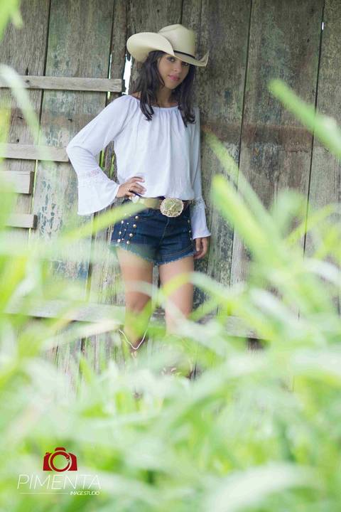 Ensaio 15 anos ao estilo country  realizado na fazenda com a querida Patricia Tironi fotografia Anderson Machado Pimenta Image Studio em Paranaita MT, Alta Floresta MT a festa vai ser linda com fotografias criativas de aniversário.'